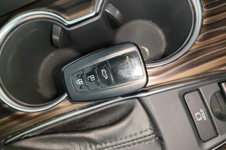 Used Toyota Camry 2019 Revised Version 2.0G Luxury Edition Vehicle Key