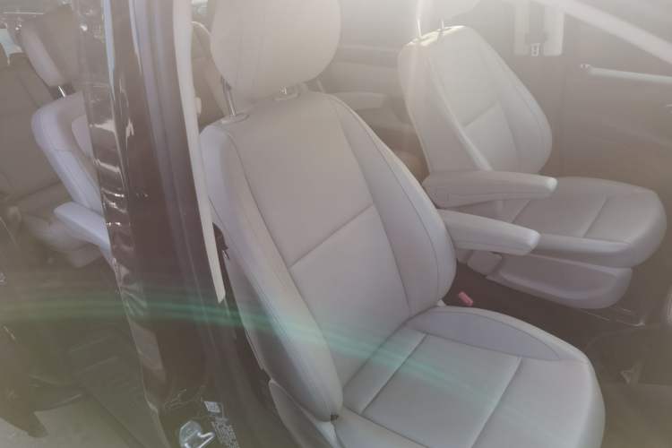 Used Mercedes-Benz Vito 2023 2.0T Business Version 7 Seats Right Front Seat