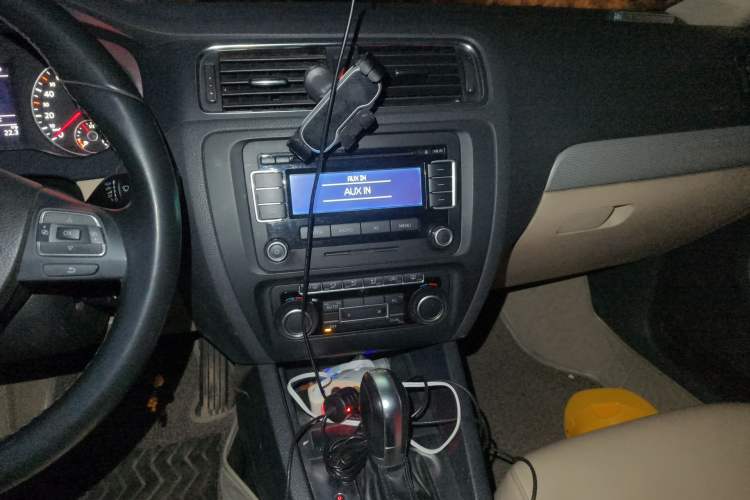 Used Volkswagen Sagitar 2012 1.4TSI Automatic Fashion Edition Audio And AC Panel