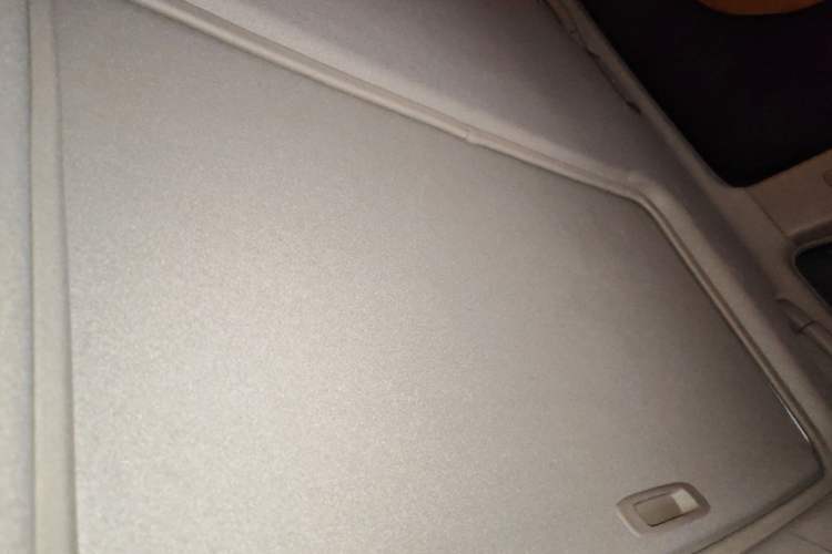 Used Toyota Highlander 2011 2.7L Two-Wheel Drive 7-Seater Luxury Edition Headliner