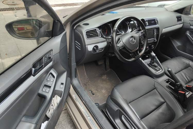 Used Volkswagen Sagitar 2017 1.6L Automatic Comfort Model Driver Seat