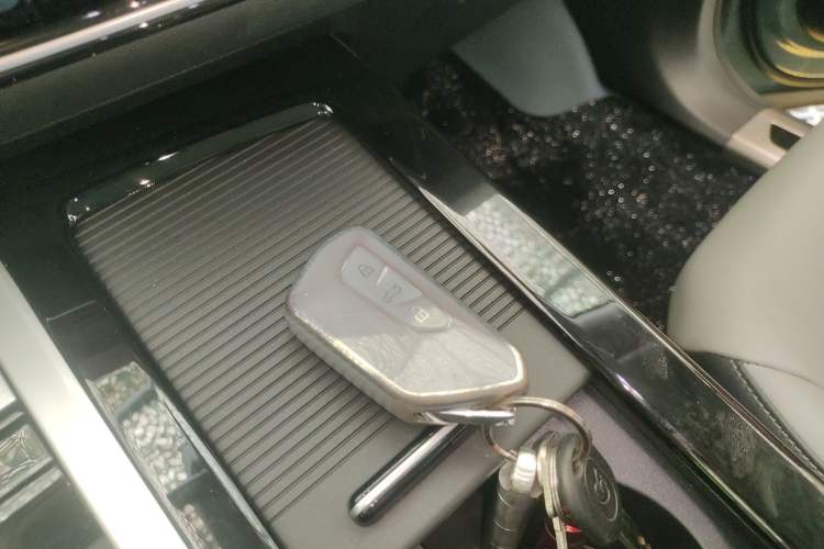 Used Volkswagen Tavendor 2023 330TSI Luxury Touring Edition Vehicle Key