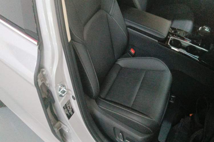 Used Toyota Camry 2024 Dual-Engine 2.5HG Prestige Edition
