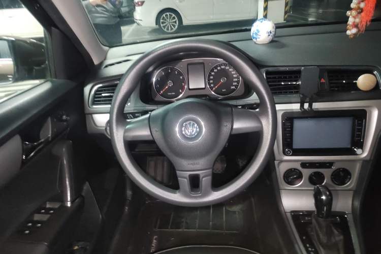 Used Volkswagen Gran Lavida 2013 1.6L Automatic Comfort Model Steering Wheel