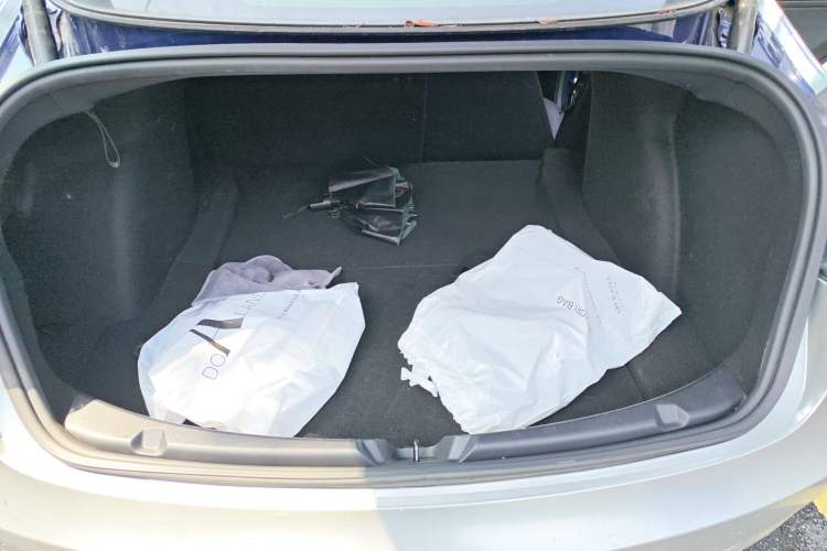 Used Tesla Model 3 2020 Long-Range Rear-Wheel-Drive Version