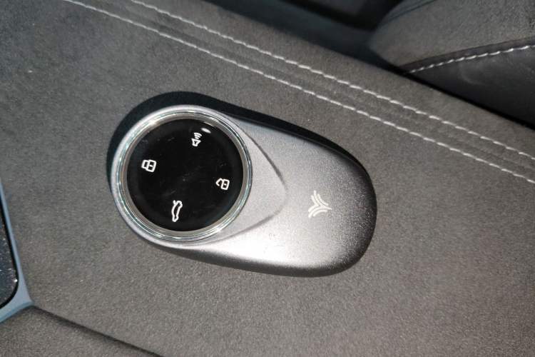 Used NETA S 2022 All-Electric 715 km Range Rear-Drive Deluxe Version Vehicle Key