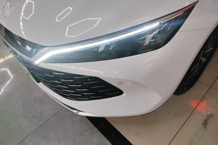 Used BYD Qin L 2025 DM-i Smart Drive 120KM Superior Model
