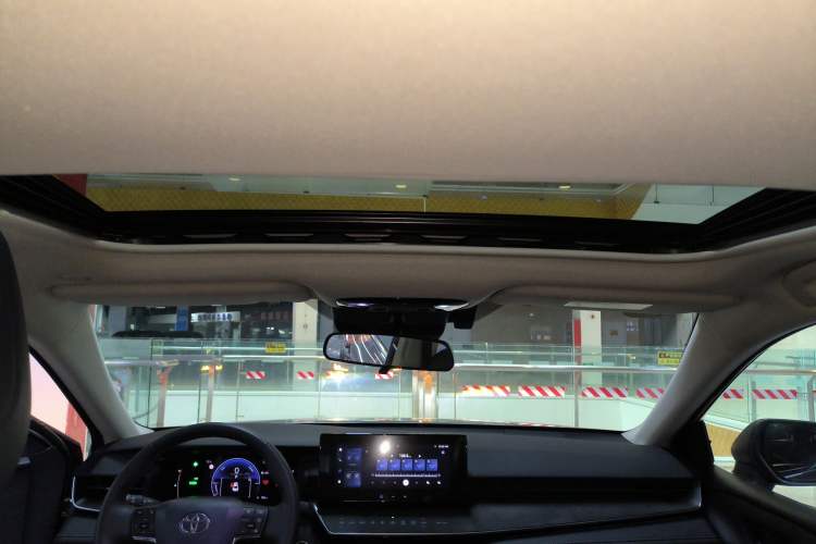 Used Toyota Camry 2026 Model Dual-Engine 2.0HSE Sport Lite Edition
