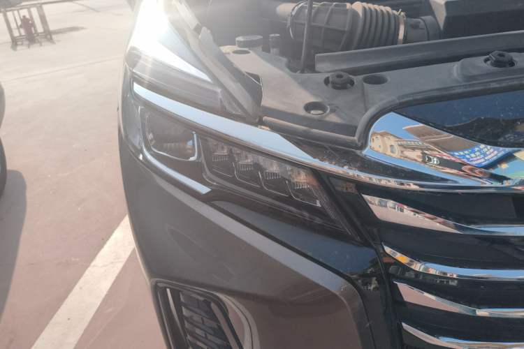 Used Buick GL8 2023 Land Executive Class Comfort Model