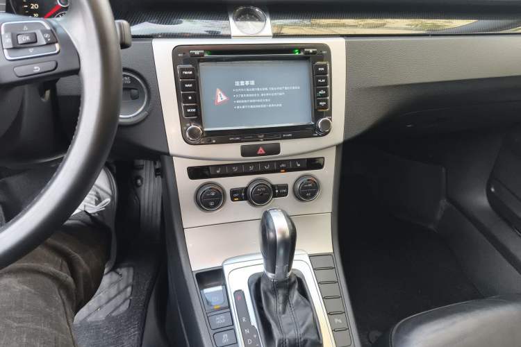 Used Volkswagen Magotan 2015 2.0 TSI Luxury Model Audio And AC Panel