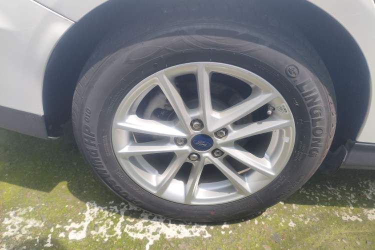 Used Ford Focus 2018 Sedan Classic 1.6L Automatic Trendy SmartDrive Edition Exterior 5