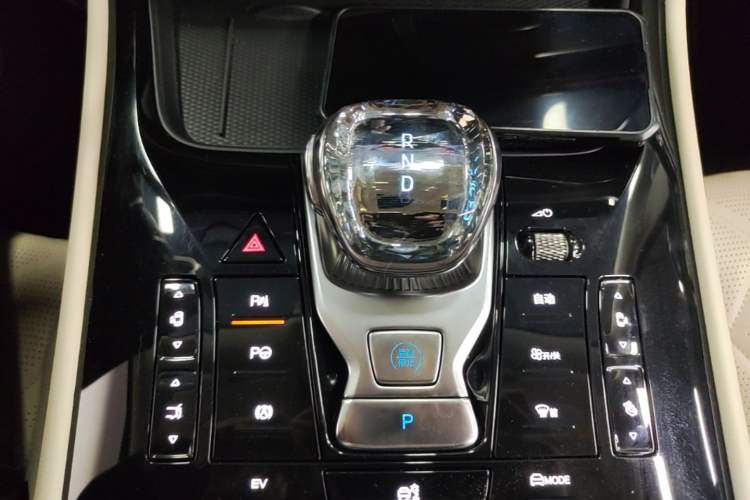 Used Denza D9 2025 DM-i Intelligent Drive 1020 Four-Wheel Drive Prestige Model