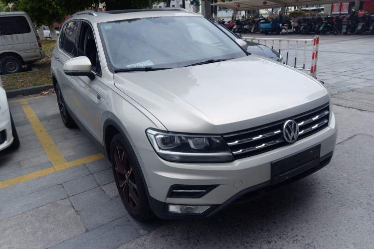 Used Volkswagen Tiguan L 2019 330TSI Automatic Two-Wheel Drive Smart Luxury Version China V Emission Standard
