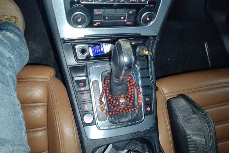 Used Volkswagen FAW-Volkswagen CC 2012 2.0 TSI Luxury Model Gear Lever