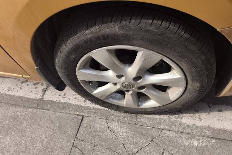 Used Nissan Tiida 2011 1.6L CVT Smart Version Right Front Wheel Hub