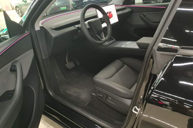 Used Tesla Model Y 2025 Rear-Wheel-Drive Version