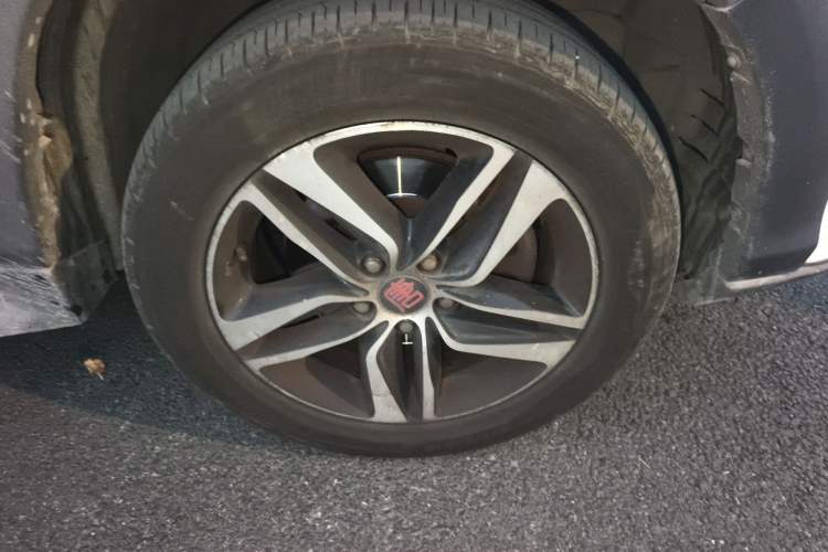 Used BYD Tang New Energy 2015 2.0T Four-Wheel-Drive Flagship Model