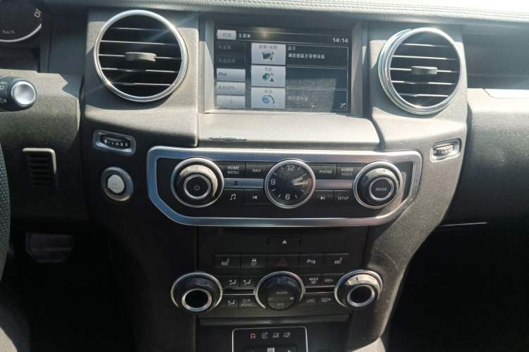 Used Land Rover Discovery 2014 3.0 SDV6 HSE Diesel Edition Audio And AC Panel