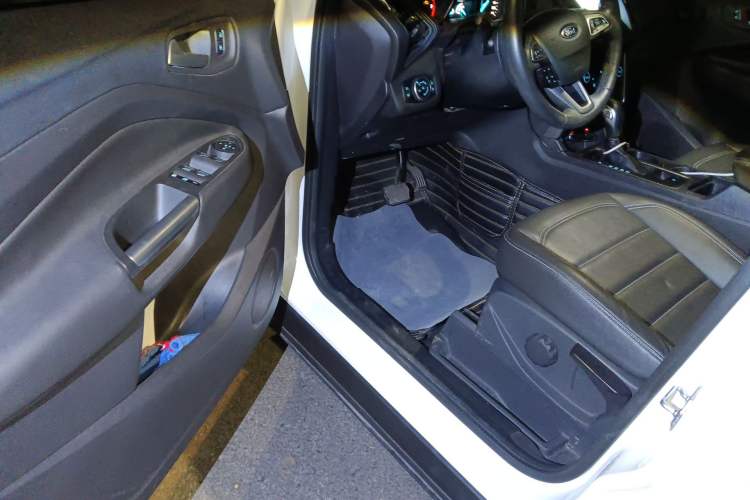 Used Ford Kuga 2019 EcoBoost 180 Two-Wheel-Drive Platinum Edition China VI Standard
