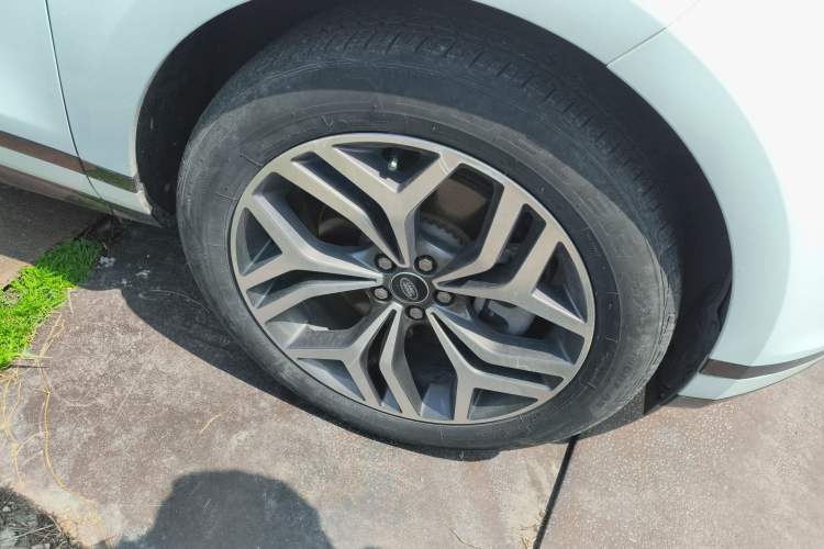 Used Land Rover Range Evoque New Energy 2022 Aurora L P300e Plug-in Hybrid Electric Version Right Front Wheel Hub