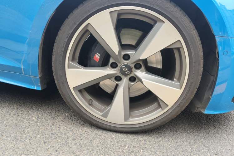 Used Audi S5 2020 S5 3.0T Sportback Right Front Wheel Hub