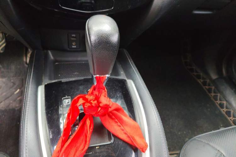 Used Nissan X-Trail 2014 2.0L CVT Comfort Edition 2WD Gear Lever