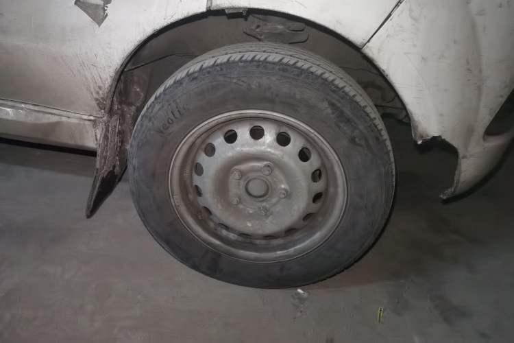 Used Sunlong DST 5 2021 All-Electric Van with 41.86 kWh Right Front Wheel Hub