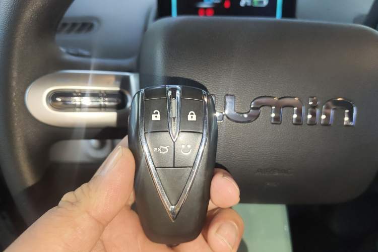 Used CHANGAN NEVO Lumin 2022 301km Honey-Sweet Version
