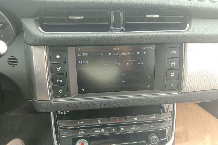 Used Jaguar XFL 2018 XFL 2.0T 200PS Luxury Edition Audio And AC Panel