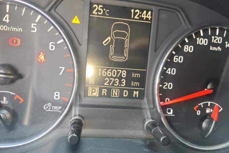 Used Dongfeng Fengdu MX6 2015 2.0L CVT Two-Wheel Drive All-Around Version Odometer Close Up