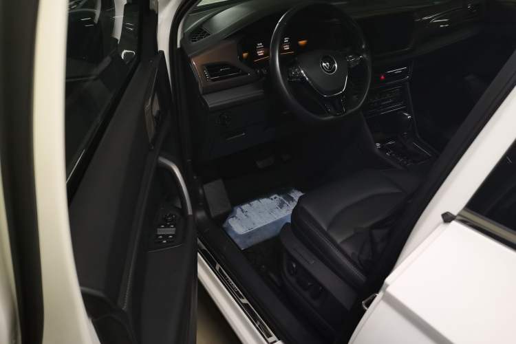 Used Volkswagen Tharu 2022 280TSI Two-Wheel-Drive Luxury Edition Driver Seat