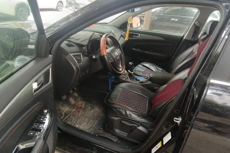 Used CHANGAN CS75 2017 Shangkui Edition 1.5T Manual Fengxiang Model Driver Seat