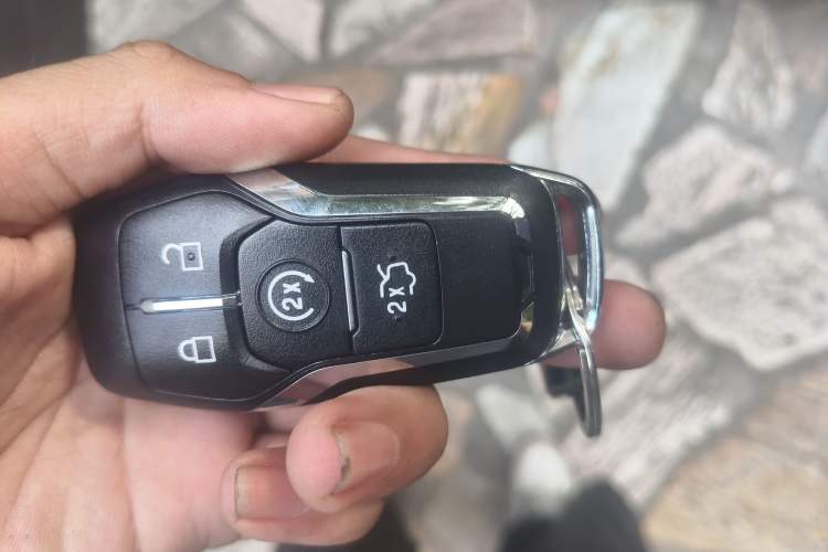 Used Lincoln MKC 2016 2.0T Two-Wheel Drive Luxury Edition Vehicle Key