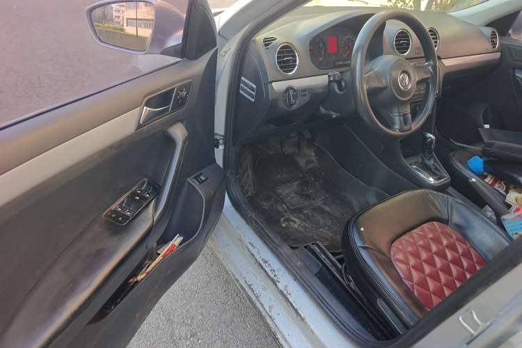 Used Volkswagen Jetta 2015 Value Edition 1.6L Automatic Comfort Version Driver Seat