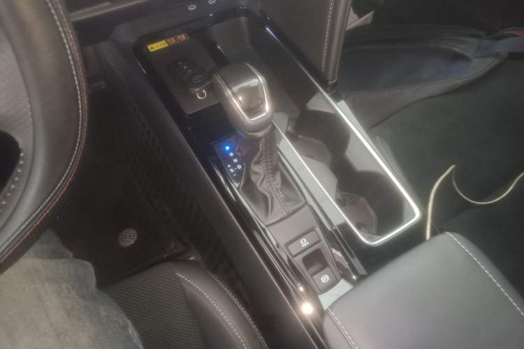 Used Toyota Camry 2024 Dual-Motor 2.0 HXS Sport Plus Edition
