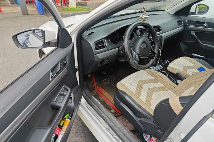 Used Volkswagen Lavida 2017 1.6L Manual Comfort Edition