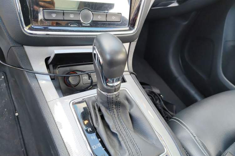 Used Roewe RX5 2018 20T Two-Wheel Drive Automatic Internet Smart Luxury Edition
