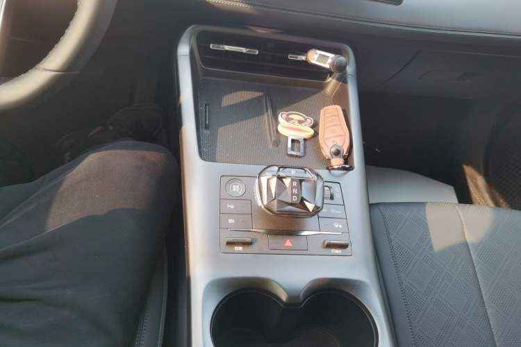 Used BYD Qin PLUS 2025 EV Smart Drive Edition 420KM Leading Model Gear Lever