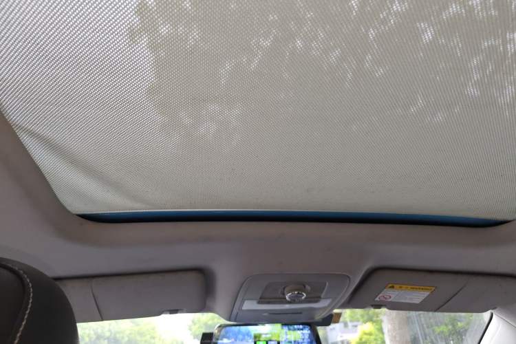 Used Roewe RX5 2016 20T Two-Wheel Drive Automatic Internet Smart Edition
