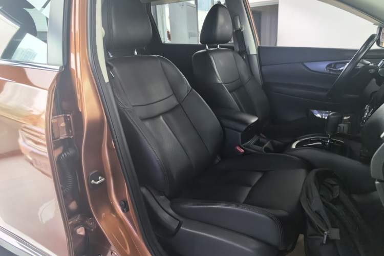 Used Nissan X-Trail 2015 2.0L CVT Comfort MAX Edition 2WD
