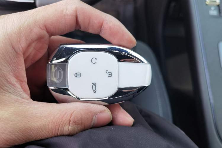 Used GAC Trumpchi EMPOW 2023 400T Automatic R MAX Vehicle Key