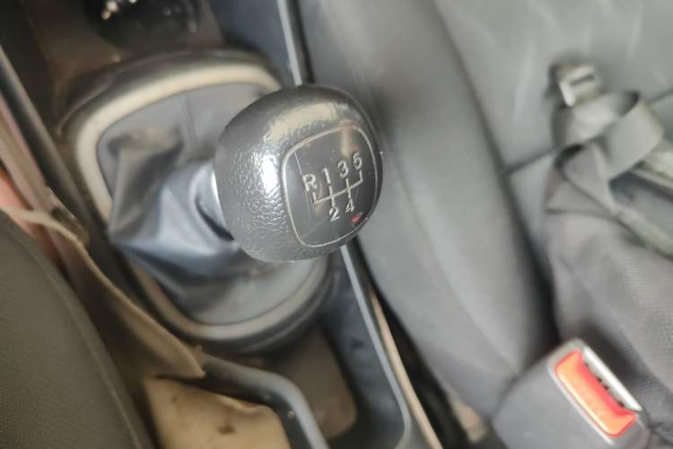 Used Kia K2 2015 Sedan 1.4L MT GLS Gear Lever