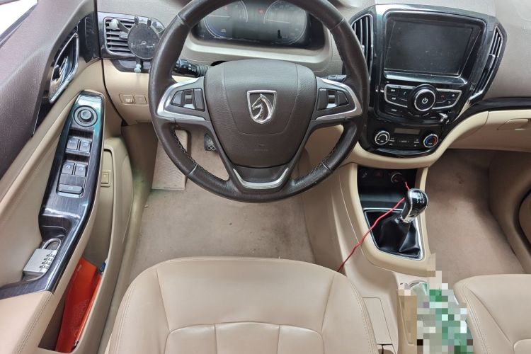 Used Baojun 730 2014 1.5L Manual Luxury Navigation ESP Version 7 Seats