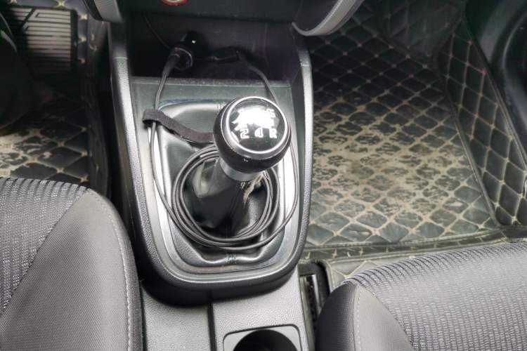 Used Bestune B30 2016 1.6L manual luxury version Gear Lever