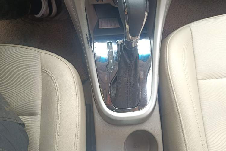 Used Buick GT 2012 GT 1.6L Automatic Fashion Edition Gear Lever