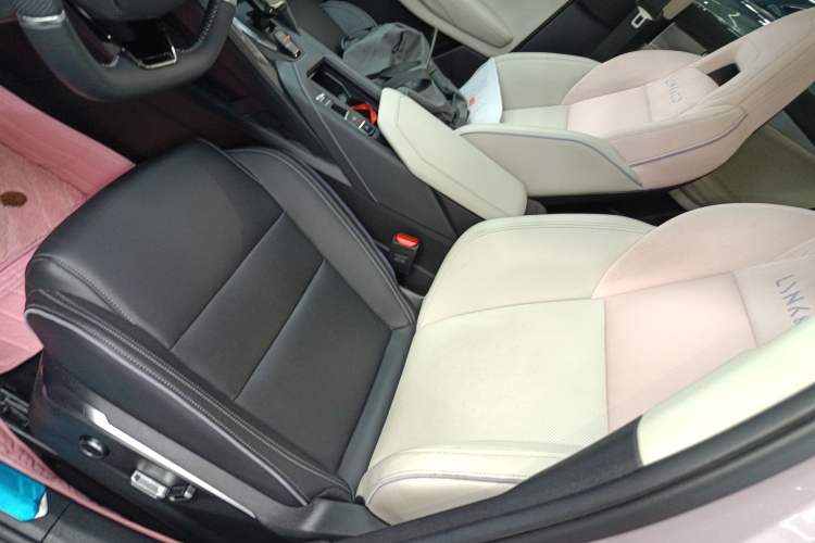 Used Lynk & Co 06 2021 1.5T Shero Pink Special Edition
