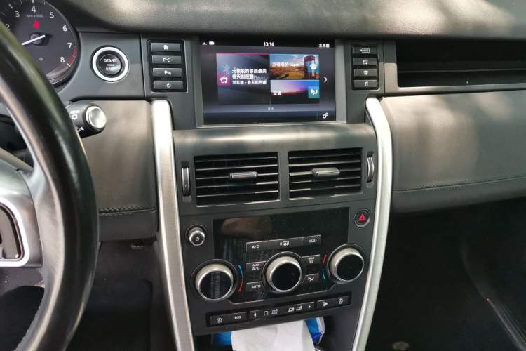 Used Land Rover Discovery Sport 2018 240 PS SE Version Audio And AC Panel