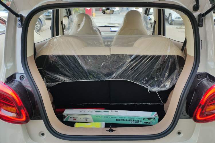 Used Wuling Hongguang MINIEV 2025 Four-Door Version Advanced Edition Trunk