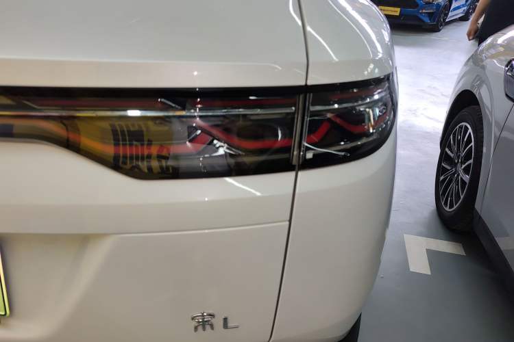 Used BYD Song L DM-i 2024 112 km Leading Edition Exterior 3