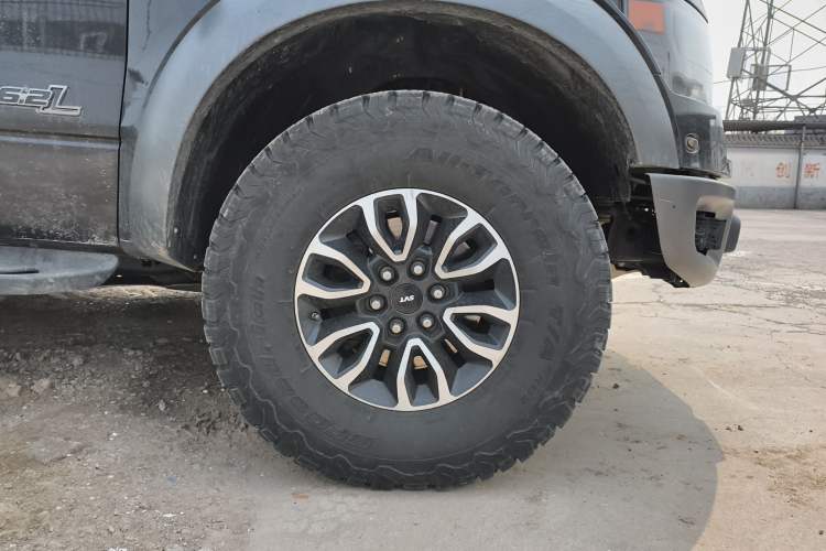 Used Ford F-150 Raptor  Right Front Wheel Hub